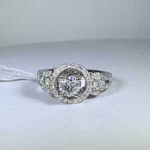 14k white gold Engagement Ring 1.39 ct Diamonds